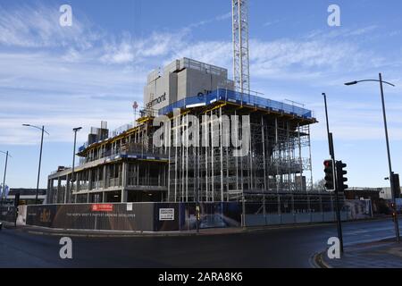 Costruzione al progetto Infinity Towers a Liverpool. L'appaltatore Vermont ha sospeso i lavori nel gennaio 2020 su un Infinity a tre torri da £250 milioni Foto Stock