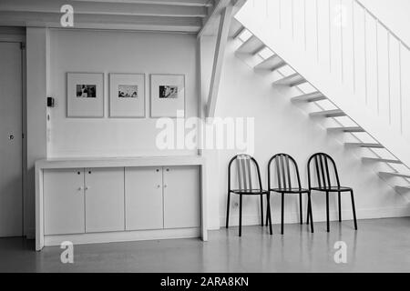 Tre Sedie Di Design, Henri Cartier Bresson Museum, Parigi, Francia, Europa Foto Stock