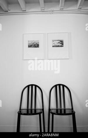 Due Sedie Di Design, Henri Cartier Bresson Museum, Parigi, Francia, Europa Foto Stock
