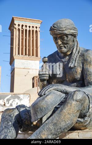 Kerman, Iran. 01st dicembre 2017. La scultura di un artigiano in piazza Ganj Ali Khan nella città di Kerman in Iran, presa il 01.12.2017. | utilizzo credito mondiale: DPA/Alamy Live News Foto Stock