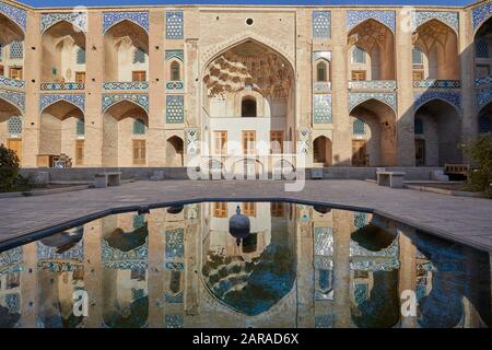 Kerman, Iran. 01st dicembre 2017. Una caravanserai sulla piazza di Ganj Ali Khan nella città di Kerman in Iran, presa il 01.12.2017. | utilizzo credito mondiale: DPA/Alamy Live News Foto Stock