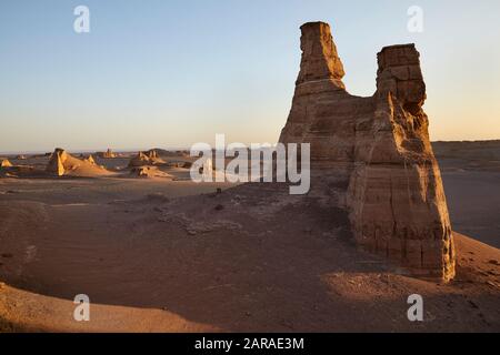 Sulla strada in Wu ste Lut (Dascht-e Lut) a est della città di Kerman in Iran, presa il 01.12.2017. | utilizzo in tutto il mondo Foto Stock