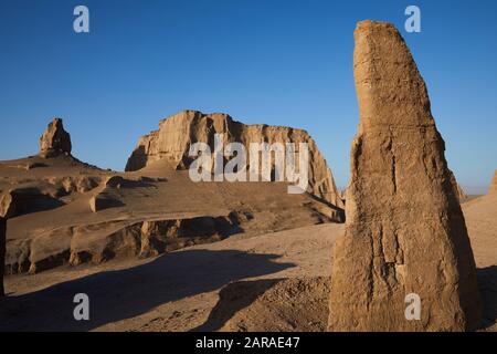 Sulla strada in Wu ste Lut (Dascht-e Lut) a est della città di Kerman in Iran, presa il 01.12.2017. | utilizzo in tutto il mondo Foto Stock