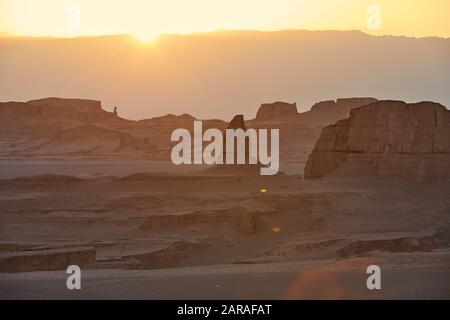 A Kerman, Iran. 30th novembre 2017. Sulla strada verso Wu ste Lut (Dascht-e Lut) a est della città di Kerman in Iran, il 30 novembre 2017. | utilizzo credito mondiale: DPA/Alamy Live News Foto Stock