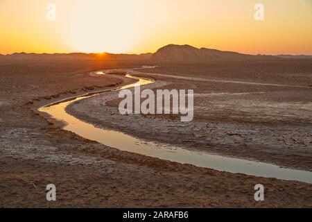 A Kerman, Iran. 30th novembre 2017. Sulla strada verso Wu ste Lut (Dascht-e Lut) a est della città di Kerman in Iran, il 30 novembre 2017. | utilizzo credito mondiale: DPA/Alamy Live News Foto Stock