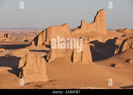 A Kerman, Iran. 30th novembre 2017. Sulla strada verso Wu ste Lut (Dascht-e Lut) a est della città di Kerman in Iran, il 30 novembre 2017. | utilizzo credito mondiale: DPA/Alamy Live News Foto Stock