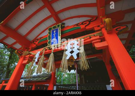 Kyoto, Giappone - 17 dicembre 2019 : bella scena nel santuario di Fushimi Inari Taisha a Fushimi-ku, Kyoto, Giappone. Foto Stock