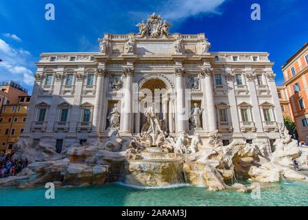 Fontana di Trevi, una delle fontane più famose al mondo, a Roma, in Italia Foto Stock