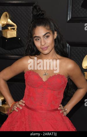 Los Angeles, California, Stati Uniti. 26th Gen 2020. Jessie Reyez arriva alla 62nd annuale Grammy Awards Red carpet tenuto presso lo Staples Center il 26 gennaio 2020 a Los Angeles, California, Stati Uniti. (Foto di Snanlee B. Mirador/Sipa USA) credito: Sipa USA/Alamy Live News Foto Stock