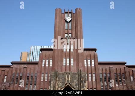 Università di Tokyo in Giappone - edificio Yasuda Auditorium. Foto Stock