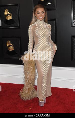 Los Angeles, Stati Uniti. 26th Gen 2020. Nikita Dragun arriva alla 62nd annuale Grammy Awards Red carpet tenuto presso lo Staples Center il 26 gennaio 2020 a Los Angeles, California, Stati Uniti. (Foto di Snanlee B. Mirador/Sipa USA) credito: Sipa USA/Alamy Live News Foto Stock