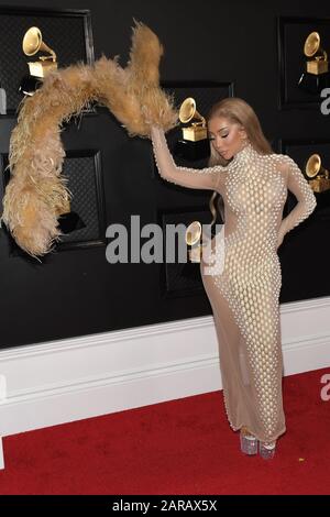 Los Angeles, Stati Uniti. 26th Gen 2020. Nikita Dragun arriva alla 62nd annuale Grammy Awards Red carpet tenuto presso lo Staples Center il 26 gennaio 2020 a Los Angeles, California, Stati Uniti. (Foto di Snanlee B. Mirador/Sipa USA) credito: Sipa USA/Alamy Live News Foto Stock