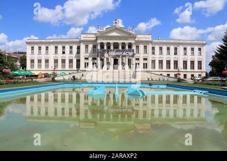 SZEGED, UNGHERIA - Agosto 13, 2012: vista esterna di Mora Ferenc Museum di Szeged, Ungheria. Szeged è la terza città più grande in Ungheria. Foto Stock