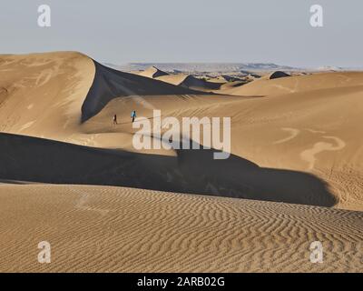 Mesr, Iran. 13th novembre 2017. Dune di sabbia nel deserto del sale Dascht-e Kavir vicino all'oasi resort Mesr, preso il 13th novembre 2017. | utilizzo credito mondiale: DPA/Alamy Live News Foto Stock