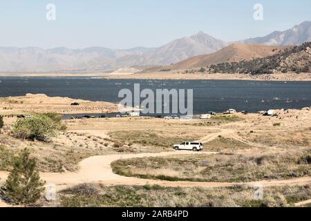 Siccità in California - Basso livello del Lago Isabella in Kern County. Stati Uniti paesaggio. Foto Stock