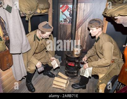 Samara, Russia - 26 marzo 2017: All'interno si può ammirare una vecchia macchina ferroviaria durante La Seconda guerra mondiale, il museo ferroviario russo Foto Stock
