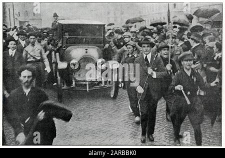 Mussolini arriva trionfalmente a Roma nel 1922 Foto Stock