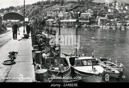 Barche da pesca nel porto di Looe, Cornovaglia Foto Stock