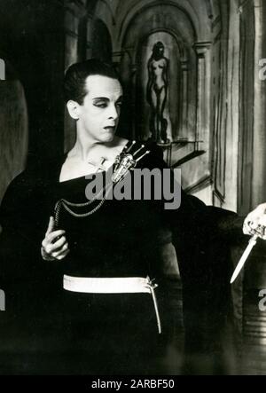 Ballerino Robert Helpmann (1909-1986) come 'Amleto' - Londra, New Theatre - Old Vic Production. Foto Stock