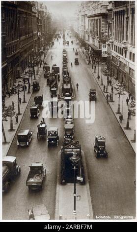 Kingsway, Londra - corre a nord dallo Strand a High Holborn, costruita nel 1899-1905 Foto Stock