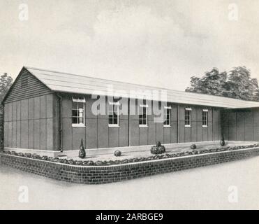 Esterno di un ristorante britannico, uno dei numerosi ristoranti comunali durante la seconda Guerra Mondiale che offre un pasto cucinato, con dessert e una tazza di te', al costo di circa 1s.2d. Mentre operavano su base mensa, i pasti venivano consumati a un tavolo e permettevano a persone, compresi gli operai di guerra e coloro che avevano bombardato fuori casa o che potevano avere difficoltà a cucinare o a preparare un pranzo al sacco a casa, un pasto nutriente e conveniente, che potrebbe essere mangiato in aggiunta alle razioni in tempo di guerra. Questo particolare ristorante e' un edificio di tipo nashcrete temporaneo. Foto Stock
