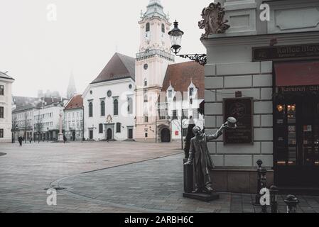 La piazza principale di Bratislava, Slovacchia Foto Stock