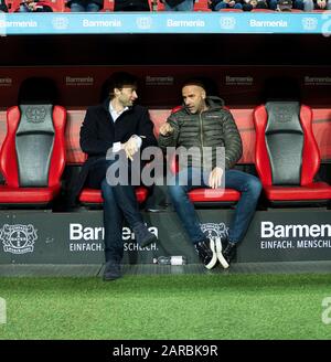 Allenatore Peter BOSZ r. (Lev) con Simon ROLFES (LEV, direttore sportivo), Calcio 1. Bundesliga, 19th matchday, Bayer 04 Leverkusen (LEV) - Fortuna Dusseldorf (D), il 26th gennaio 2020 a Leverkusen / Germania. ¬ | utilizzo in tutto il mondo Foto Stock