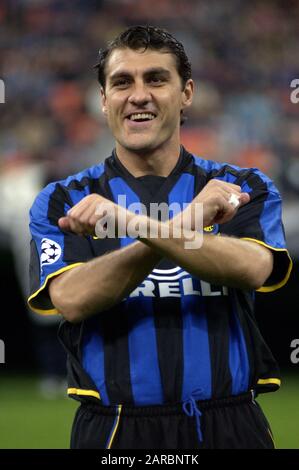 Milano Italia, 25 settembre 2002,' G.Meazza' Stadium, UEFA Champions League 2002/2003 ,FC Inter - FC Ajax : Christian Vieri prima della partita Foto Stock