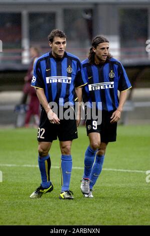 Milano Italia, 25 settembre 2002,' G.Meazza' Stadium, UEFA Champions League 2002/2003 ,FC Inter - FC Ajax : Christian Vieri e Herman Crespo durante la partita Foto Stock