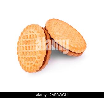 Doppio biscotto con ripieno di cioccolato ripieno su sfondo bianco Foto Stock