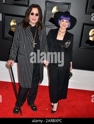 Los Angeles, California. 26th Gen 2020. Ozzy Osbourne, Kelly Osbourne agli arrivi per 62nd Annual Grammy Awards - Arrivi 2, STAPLES Center, Los Angeles, CA 26 gennaio 2020. Credit: Tsuni/Everett Collection/Alamy Live News Foto Stock