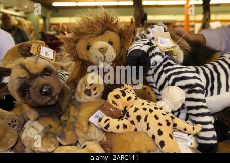 Peluche peluche imbottite in negozio di souvenir, Lion & Safari Park, Gauteng, Sud Africa. Foto Stock