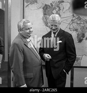 Hoopers Letzte Jagd, Miniserie, Deutschland 1972, Regione: Claus Peter Witt, Darsteller: Max Mairich (Links), Dieter Borsche Foto Stock