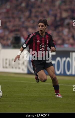 Milano Italia 23 aprile 2003, Stadio 'G.MEAZZA SAN SIRO', UEFA Champions League 2002/2003, AC Milan - FC Ajax:Rui Costa in azione durante la partita Foto Stock