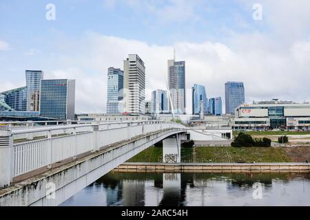 Quartiere finanziario e grattacieli di Vilnius Foto Stock