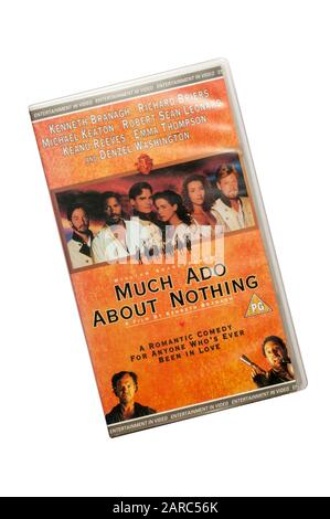 Video VHS di Kenneth Branagh Molto Ado Su Niente. Un film di commedia romantica inglese/americana del 1993 basato sull'opera di Shakespeare dello stesso nome. Foto Stock