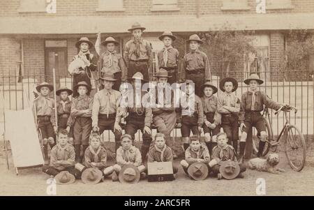 Archivio storico immagine di ragazzo scout trop. Scouting. Scouts. Foto Stock