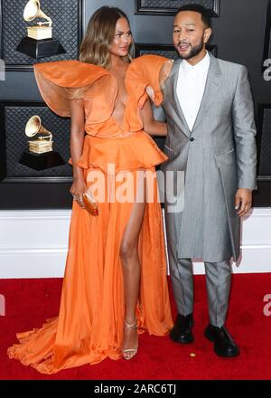 Los ANGELES, CALIFORNIA, Stati Uniti - 26 GENNAIO: Modello Chrissy Teigen e marito/cantante John Legend arrivano al 62nd GRAMMY Awards che si è tenuto allo Staples Center il 26 gennaio 2020 a Los Angeles, California, Stati Uniti. (Foto Di Xavier Collin/Agenzia Stampa Immagini) Foto Stock