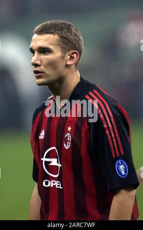 Milano Italia 26 novembre 2002, Stadio 'G.MEAZZA SAN SIRO', UEFA Champions League 2002/2003, AC Milan - CF Real Madrid: Andriy Shevchenko durante la partita Foto Stock