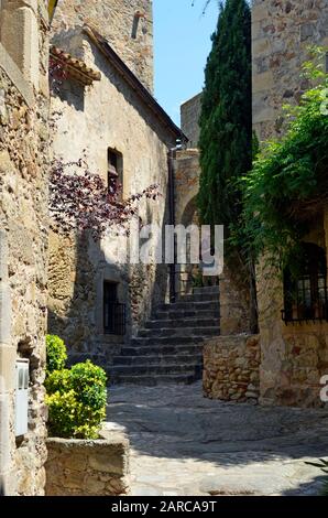 Architettura in Pals antichi e storici edifici al sole Foto Stock