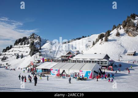 Ski Cross ai Giochi Olimpici Giovanili di Losanna 2020 il 19h gennaio 2020 al Parco invernale Villars in Svizzera. Foto Stock
