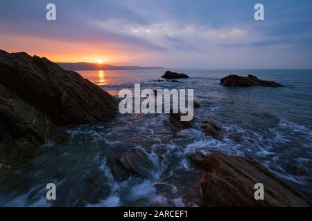 Alba a Hannafore in West Looe Cornovaglia Foto Stock