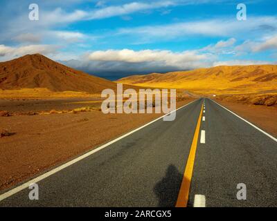 Bellissimo paesaggio a Ruta 52 subito dopo essere entrati in Argentina venendo da Paso Jama al confine con il Cile Foto Stock