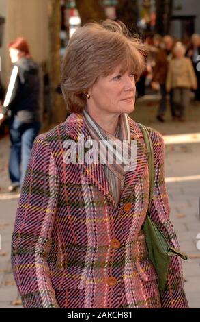 Lady Sarah McCorquodale sorella maggiore della principessa Diana in arrivo alla High Court, Londra nel 2007 per dare prova all'Inquest nelle morti della principessa Diana e Dodi Fayed. Foto Stock