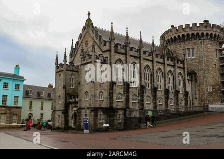 18 febbraio 2018, Dublino Irlanda: Vista dell'iconico castello di Dublino in una giornata piovosa e torbida. Si tratta di una popolare destinazione turistica Foto Stock