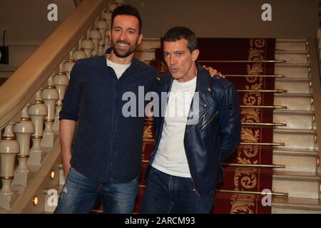 27H Jan, ANTONIO BANDERAS e PABLO PUYOL presentano a Barcellona LA LINEA musicale A CHORUS a Teatre Tivoli Foto Stock