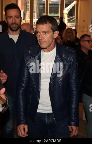 27H Jan, ANTONIO BANDERAS e PABLO PUYOL presentano a Barcellona LA LINEA musicale A CHORUS a Teatre Tivoli Foto Stock