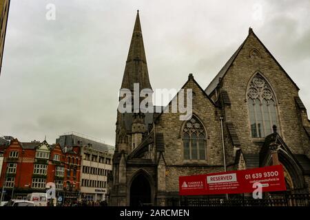 18 febbraio 2018, Dublino Irlanda: Vista dell'iconico castello di Dublino in una giornata piovosa e torbida. Si tratta di una popolare destinazione turistica Foto Stock