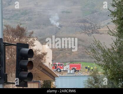 Calabasas, Stati Non Legati, 26 Gennaio 2020. I primi soccorritori della scena dell'elicottero si schiantarono sul sito nelle colline di Calabasas, California Sunday Afternoon Jauary 26, la stella NBA Kobe Braynt e il suo daighter Gianna da 13 anni furono tra le 9 persone uccise nel crash. Credito: Daniel Dreifuss/Alamy Live News Foto Stock