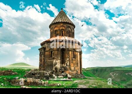 Famose rovine di Ani, Ani era una delle più grandi città dell'Armenia medievale, ma ora è solo rovinato e disabitato sito con alcuni edifici lasciati Foto Stock